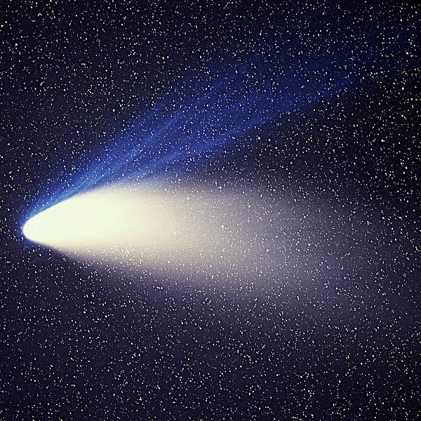 Image of Comet Hale-Bopp and its tail. Image credit: E. Kolmhofer, H. Raab; 
				Johannes-Kepler-Observatory, Linz, Austria